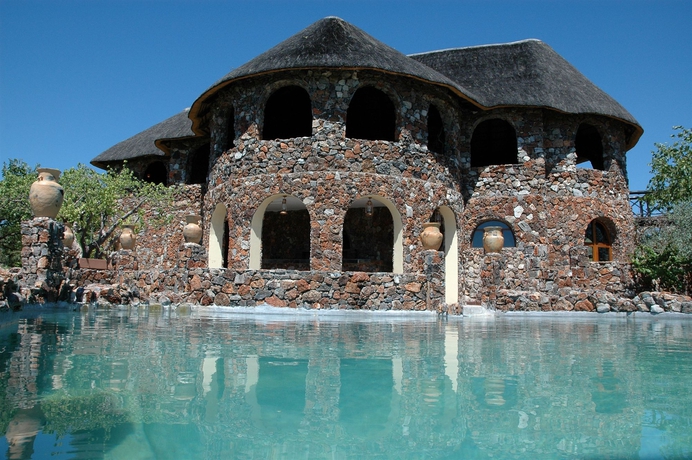 Imagen de la piscina del Hotel Eagle Tented Lodge and Spa Etosha. Foto 12