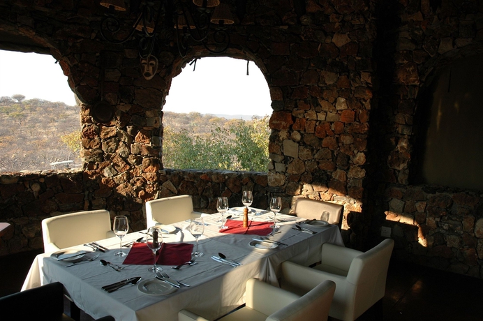 Imagen del bar/restaurante del Hotel Eagle Tented Lodge and Spa Etosha. Foto 4