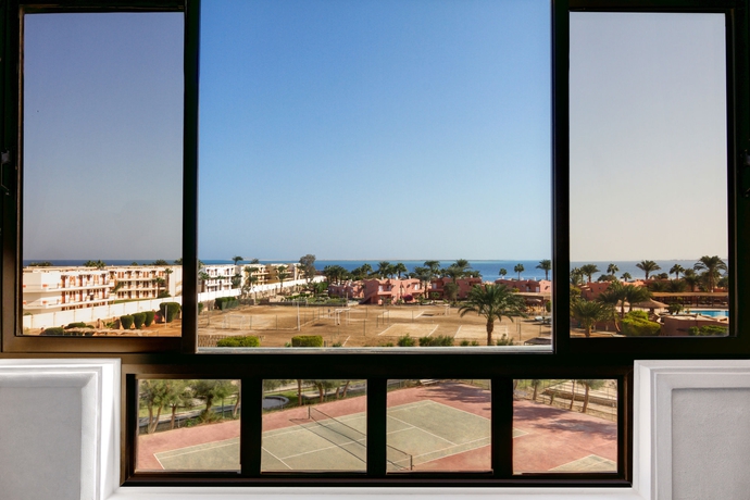 Imagen de la habitación del Hotel Eagle's Paradise Beach Resort Abu Soma. Foto 8