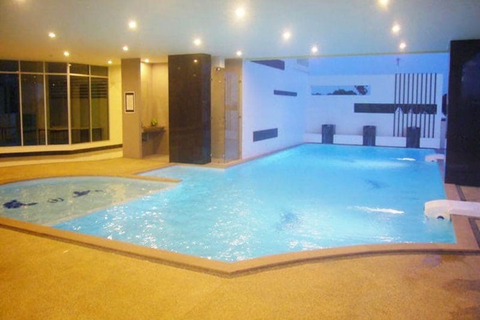 Imagen de la piscina del Hotel Eak Condoview. Foto 18