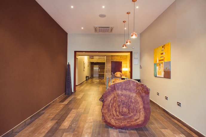 Imagen de los interiores del Hotel Earl Heights Suites. Foto 15