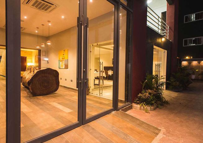 Imagen de los interiores del Hotel Earl Heights Suites. Foto 16