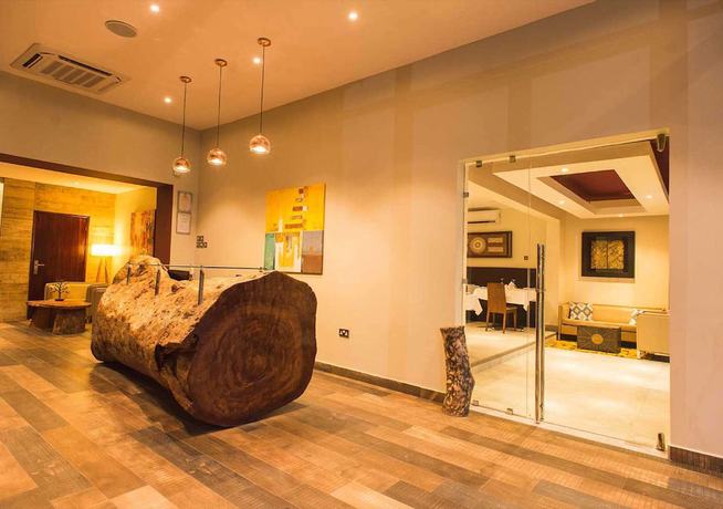 Imagen de los interiores del Hotel Earl Heights Suites. Foto 18