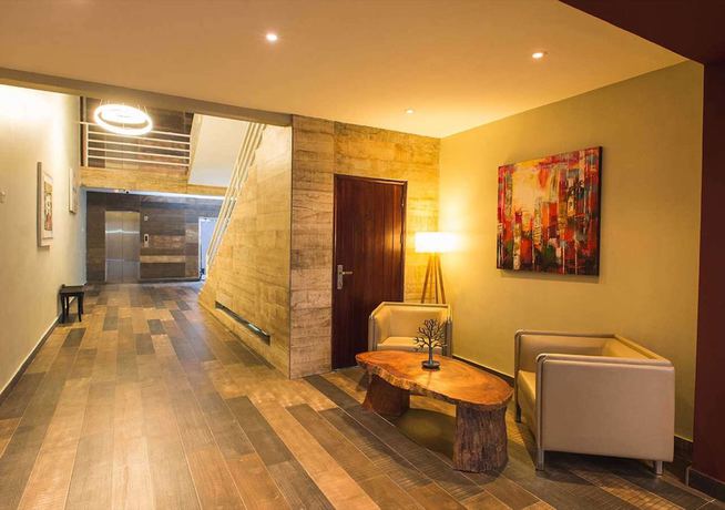 Imagen de los interiores del Hotel Earl Heights Suites. Foto 19