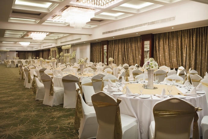 Imagen de los interiores del Hotel Earl's Regency. Foto 15