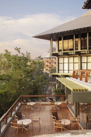 Imagen del bar/restaurante del Hotel Earl's Regency. Foto 3