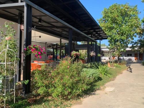 Imagen general del Hotel โรงแรมอีสานอินน์ ยโสธร - Easarninn Yasothorn. Foto 16