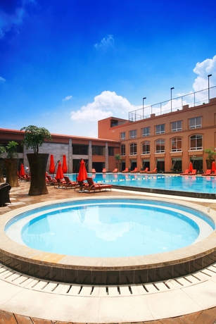 Imagen de la piscina del Hotel Easeland Guangzhou. Foto 18