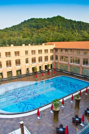 Imagen de la piscina del Hotel Easeland Guangzhou. Foto 19