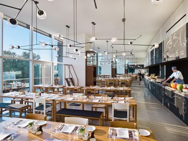 Imagen del bar/restaurante del Hotel East Beijing. Foto 2
