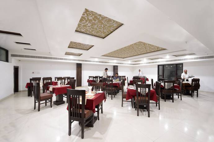 Imagen del bar/restaurante del Hotel East Gate, Agra. Foto 3