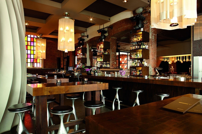 Imagen del bar/restaurante del Hotel East, Hamburgo. Foto 4