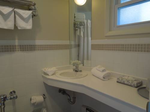 Imagen de la habitación del Hotel East Hampton House Resort. Foto 10