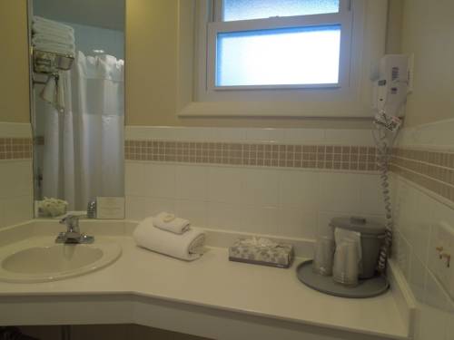 Imagen de la habitación del Hotel East Hampton House Resort. Foto 11