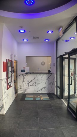 Imagen de los interiores del Hotel East New York Inn. Foto 6