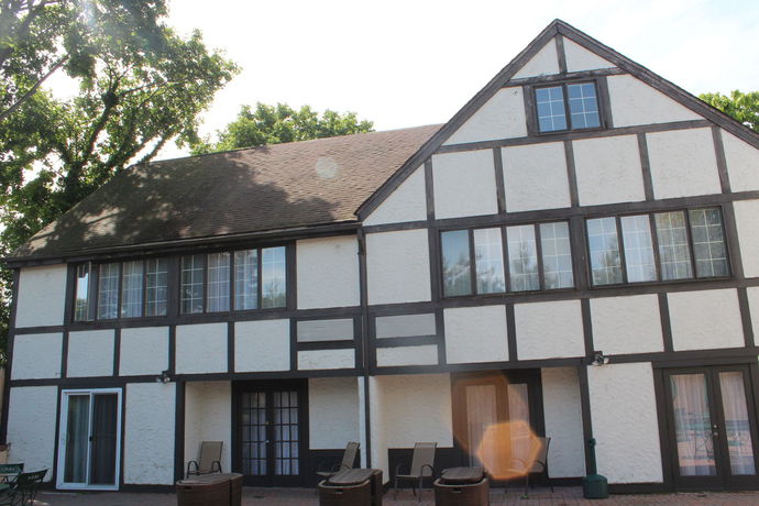 Imagen de los exteriores del Hotel East Norwich Inn. Foto 13