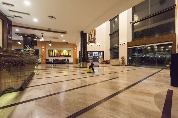 Imagen de los interiores del Hotel East Park. Foto 18