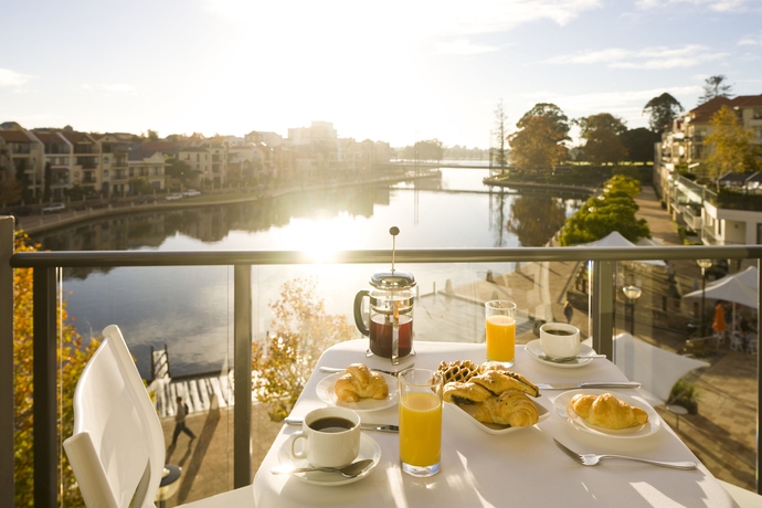 Imagen del bar/restaurante del Hotel East Perth Suites. Foto 6