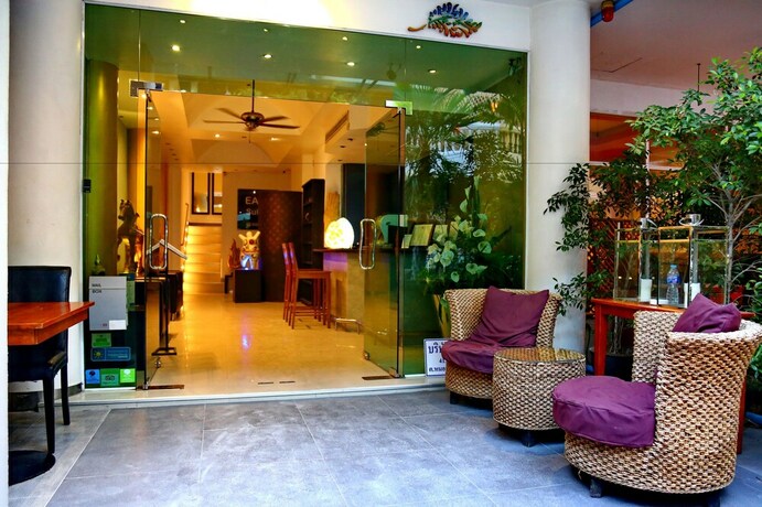 Imagen de los interiores del Hotel East Suites. Foto 35
