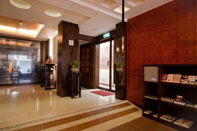 Imagen de los interiores del Hotel East Town 26. Foto 40