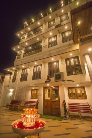 Imagen de los exteriores del Hotel East View, Varanasi. Foto 11