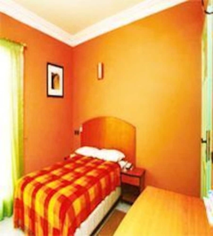 Imagen de la habitación del Hotel East West. Foto 10