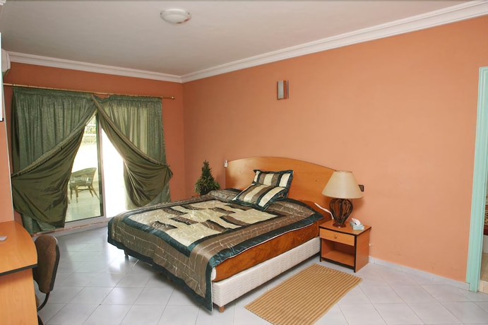 Imagen de la habitación del Hotel East West. Foto 11