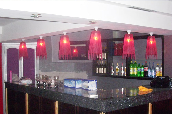 Imagen del bar/restaurante del Hotel East West. Foto 7