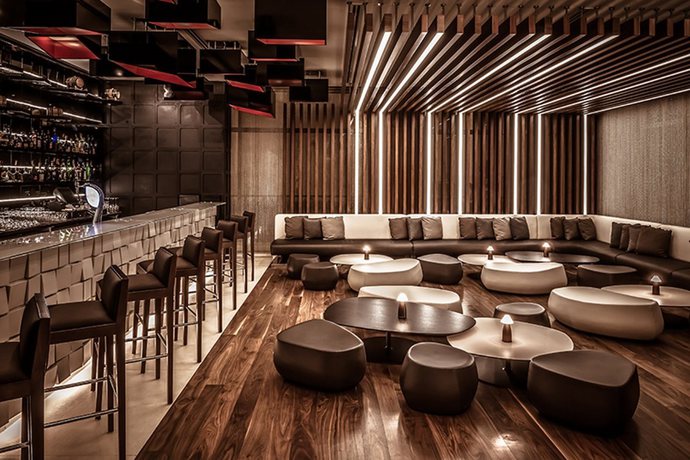 Imagen del bar/restaurante del Hotel Eastern Mangroves Suites By Jannah. Foto 3
