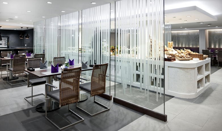 Imagen del bar/restaurante del Hotel Eastin Grand Saigon. Foto 5