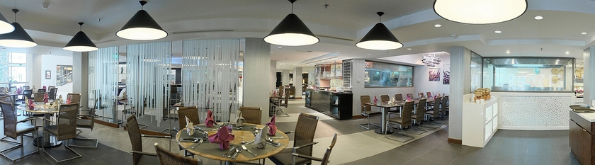 Imagen del bar/restaurante del Hotel Eastin Grand Saigon. Foto 8