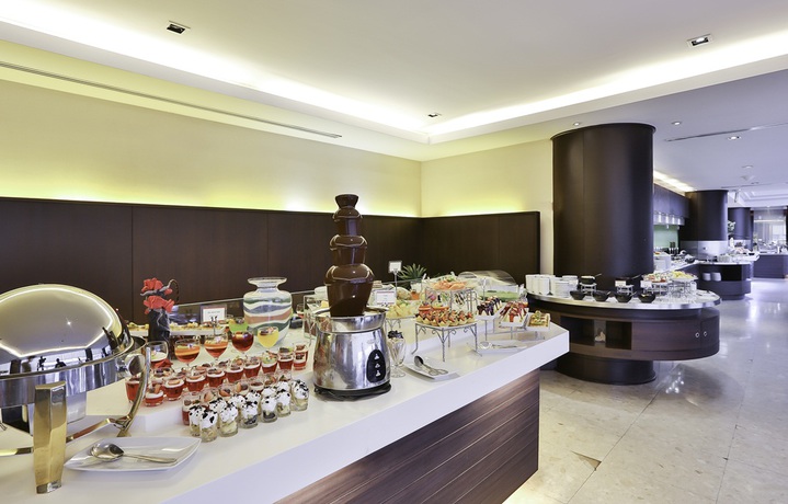 Imagen del bar/restaurante del Hotel Eastin Makkasan Bangkok. Foto 4