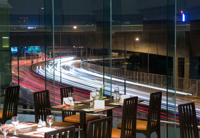 Imagen del bar/restaurante del Hotel Eastin Makkasan Bangkok. Foto 7