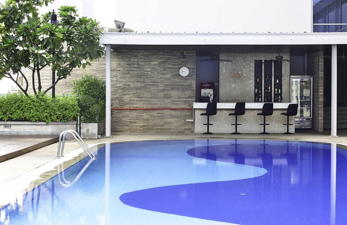 Imagen de la piscina del Hotel Eastin Makkasan Bangkok. Foto 24