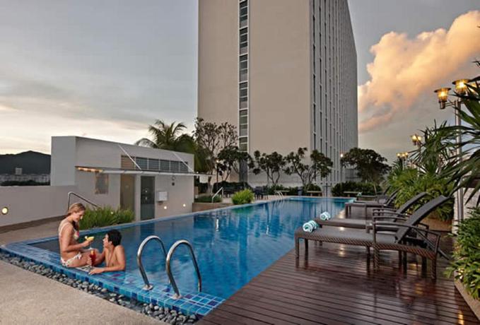 Imagen de la piscina del Hotel Eastin Penang. Foto 10