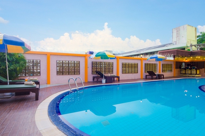Imagen de la piscina del Hotel Eastiny Inn. Foto 10