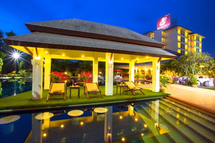 Imagen de la piscina del Hotel Eastiny Resort and Spa Pattaya. Foto 16