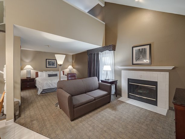 Imagen de la habitación del Hotel Eastland Suites And Conference Center. Foto 8