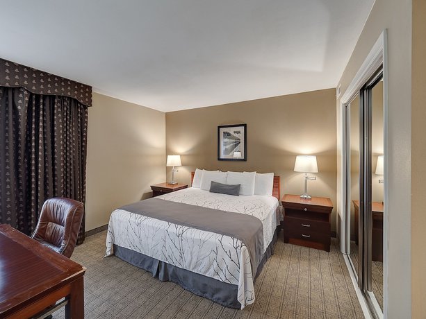 Imagen de la habitación del Hotel Eastland Suites And Conference Center. Foto 13