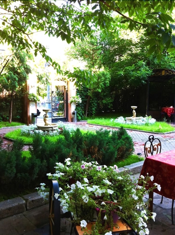 Imagen de los exteriores del Hotel East-west. Foto 18