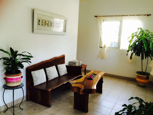 Imagen de los interiores del Hotel Easy Inn. Foto 13