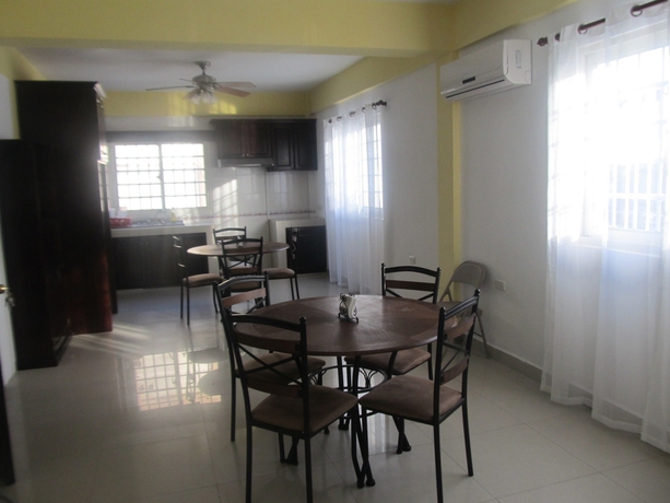 Imagen del bar/restaurante del Hotel Easy Inn. Foto 2