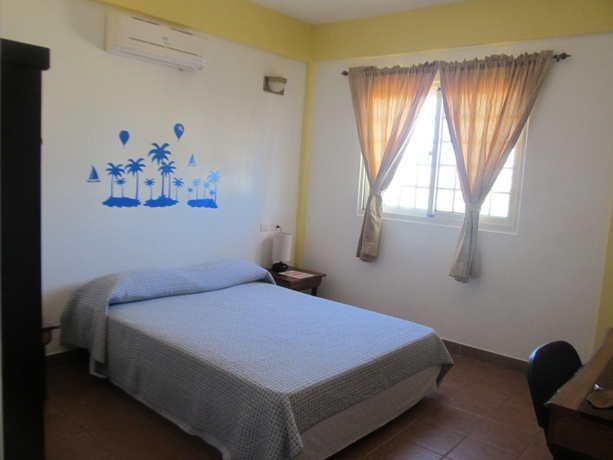 Imagen de la habitación del Hotel Easy Inn. Foto 9