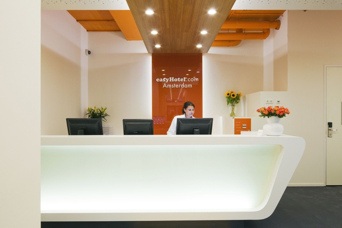Imagen de los interiores del Hotel Easyhotel Amsterdam City Centre South. Foto 16