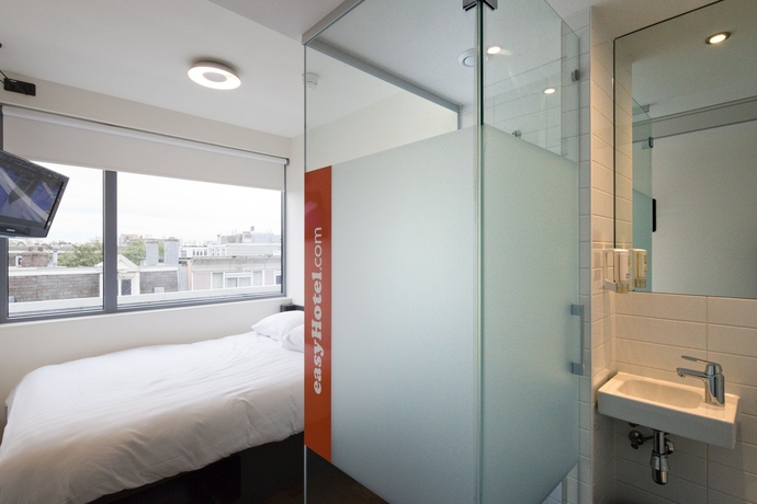 Imagen de la habitación del Hotel Easyhotel Amsterdam City Centre South. Foto 5