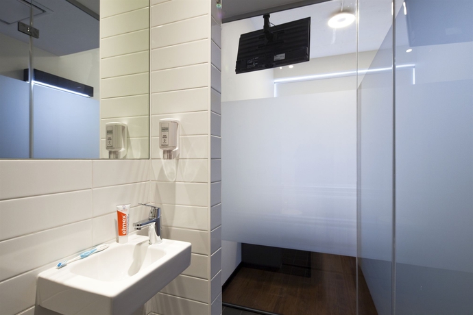 Imagen de la habitación del Hotel Easyhotel Amsterdam City Centre South. Foto 9