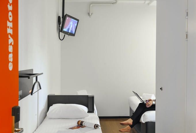 Imagen de la habitación del Hotel Easyhotel Amsterdam City Centre South. Foto 12