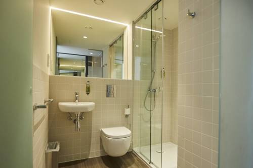 Imagen de la habitación del Hotel Easyhotel Barcelona Fira. Foto 3