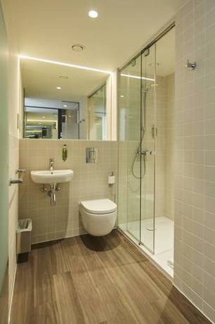 Imagen de la habitación del Hotel Easyhotel Barcelona Fira. Foto 4