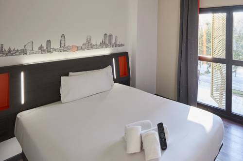 Imagen de la habitación del Hotel Easyhotel Barcelona Fira. Foto 6